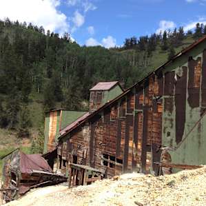 There were old mines all over and we found this old mill on the road out of Bonanza.
