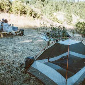 Abuelo camp provides enough flat areas for for 2 or 3 tents