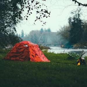 This campsite sits right on the bank of the Bogachiel River. You can pitch a tent just about anywhere on this clearing and get a great view of the river.