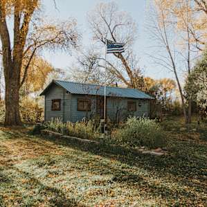 Adorable cabin right on the water