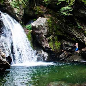 Cliff jumping - Bingham Falls