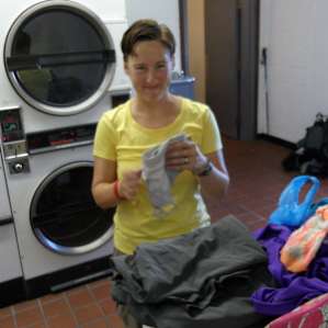 Yay! a laundrymat! And showers! In the same building! At the same time!