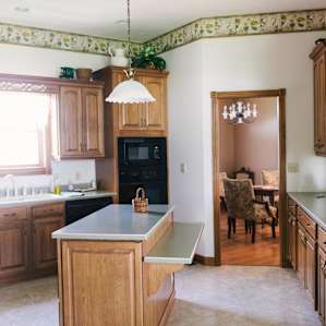 Such a bright and open kitchen.