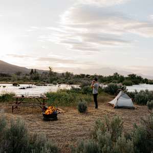 tent people campfire