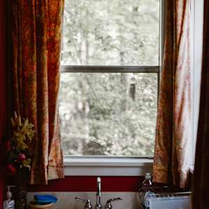 Small bathroom with everything you need.