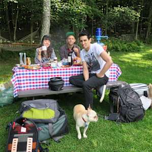 the picnic table was beyond convenient!