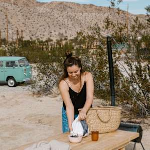 people desert picnic table