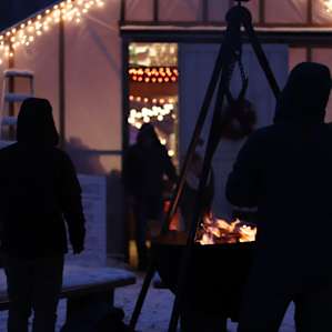 people campfire winter
