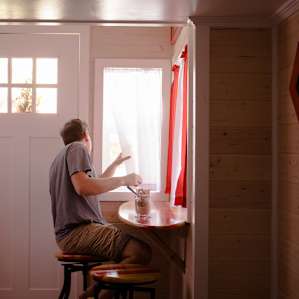 the cute breakfast nook!