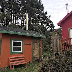 Windy Hollow Farmstay Red Cabin