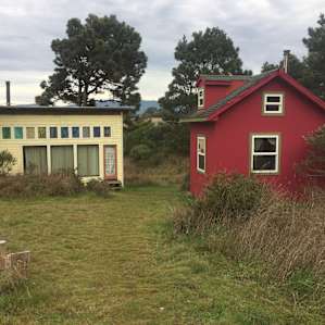 Windy Hollow Farmstay Red Cabin