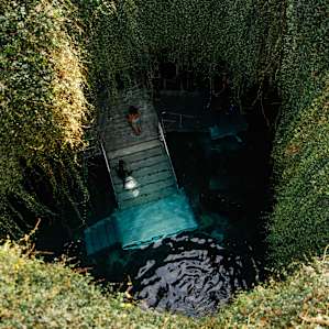 I peak into Devil's Den Spring - just a short walk next door.