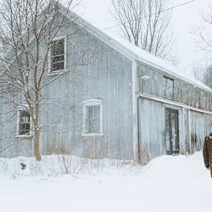 Loftbarn in the snow