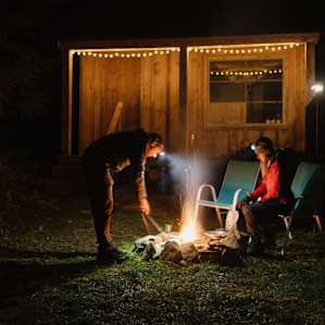 Cooking salmon burgers on the campfire