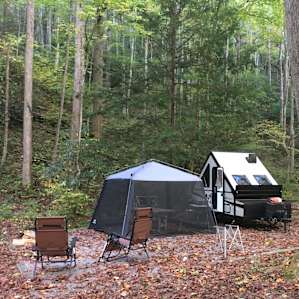 Beautiful campsite next to a mountain.