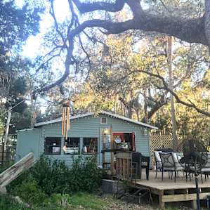 Rustic Bungalow on Saltwater