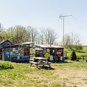 cabin picnic table lodging