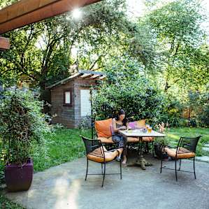 Cozy backyard seating for snacks and brews.