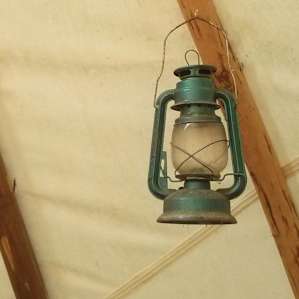 vintage oil lamp... does it work? dunno but it looks great