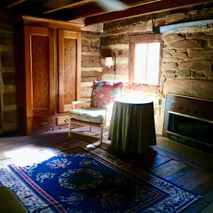 Beautiful den to hangout. I woke up early every morning to sit in here and read while hubby slept in. So peaceful.