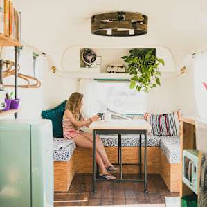 Most adorable little breakfast nook there ever was!