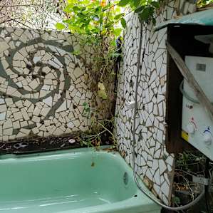 outdoor shower with hot water was divine!
