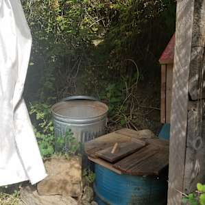 outdoor compost toilets are strategically placed around the property. Was a little weird at first but you get used to it ;) And the host has obviously put time and thought into making these comfortable and private.This is true off the grid living :)