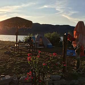 Extra Special Lakeshore Camping