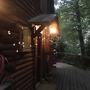 Creekside 1939 Vintage Cabin