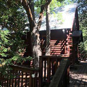 Creekside 1939 Vintage Cabin