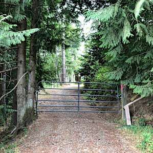 The gate for HipCamp visitors (don’t go to the house like I mistakenly did)😬