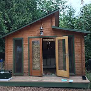 Close-in quaint cabin!
