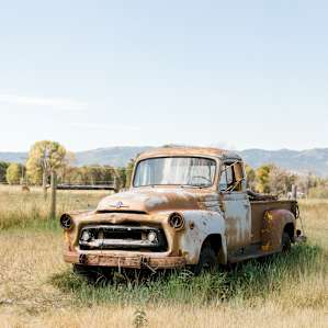 Rusty old truck marks the right spot :)