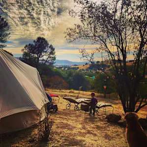 Glamping- Vineyard & Mountain Views