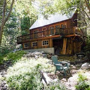 Creekside 1939 Vintage Cabin