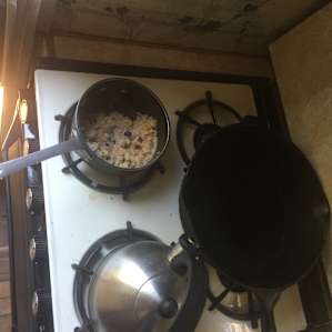Making some yummy oatmeal on the little gas stove. Zach and Nicolina provided cook wear, just make sure you bring plates, bowls and eating utensils 😋