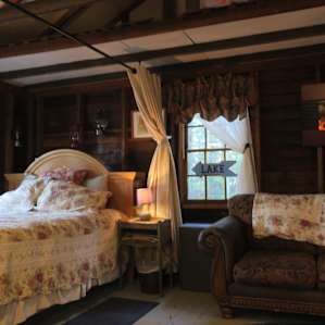 Charming Lake Cabin + 2000 acres