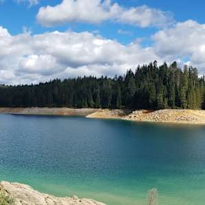 the reservoir is gorgeous turquoise and blue and very peaceful.