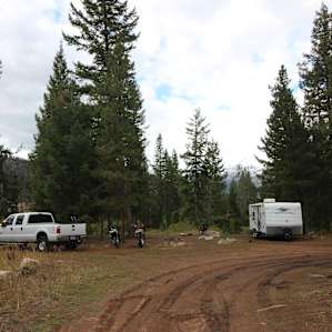 Large campgrounds available with fire pits at some of the "hidden spots" on the left side of Baker Creek.