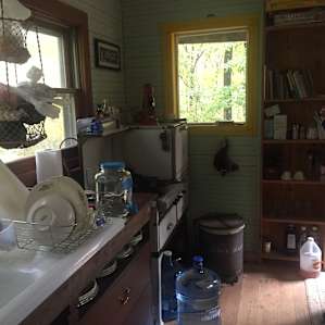Kitchen supplied w water