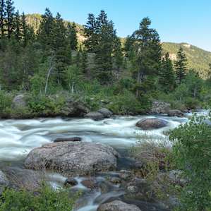 The river within Sinks Canyon State Park.