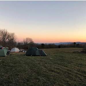 Hugging the treeline, Firepit and great views.