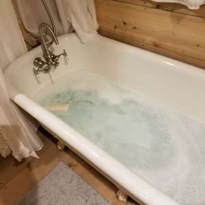 Amazing bath and incredibly clear water