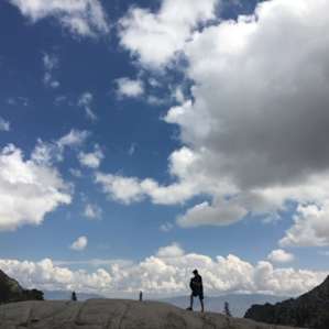 view west from Lower Pothole lake (trail to Kearsarge Pass)