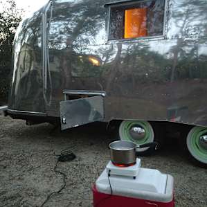 Boiling up some Gulf shrimp outside the Airstream. Margaritas at Moondance anyone?