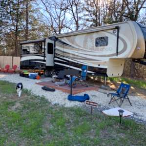This RV is so nice and clean inside
