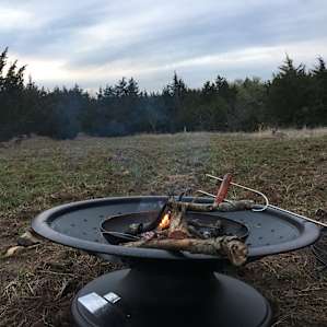 Great little fire pit provided by the hosts, lots of wood for the taking!