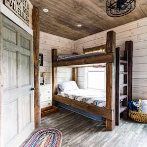 Tiny Cabin in the mountains