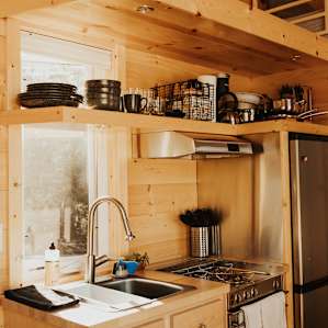 The kitchen offered us everything we needed for a weekend getaway. With tons of coffee and tee options, as well as a full fridge and oven/stove unit!