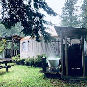 The Lost Yurt, Coastal Seclusion